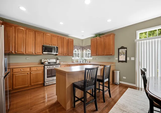 Photo 2 of Single family home for sale at 442 Winterberry Dr, Yorkville, IL 60560 | MLS# 12674674 | Listing updated on 2026-09-01