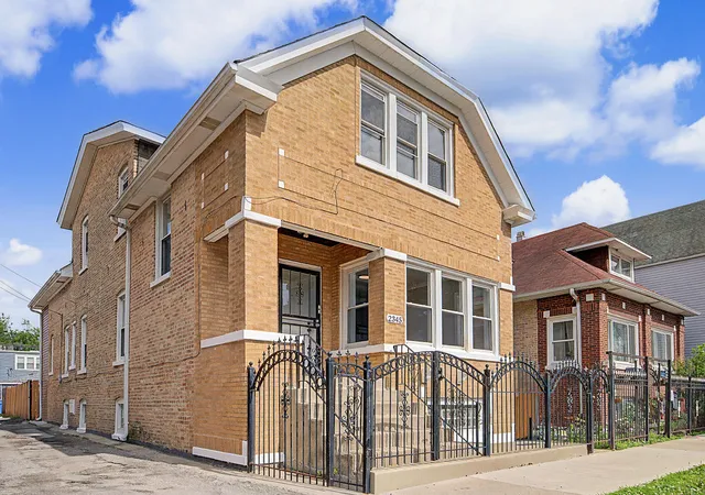 3rd image of 2345 N Lockwood Ave, Chicago, IL 60639 | MLS# 12674679