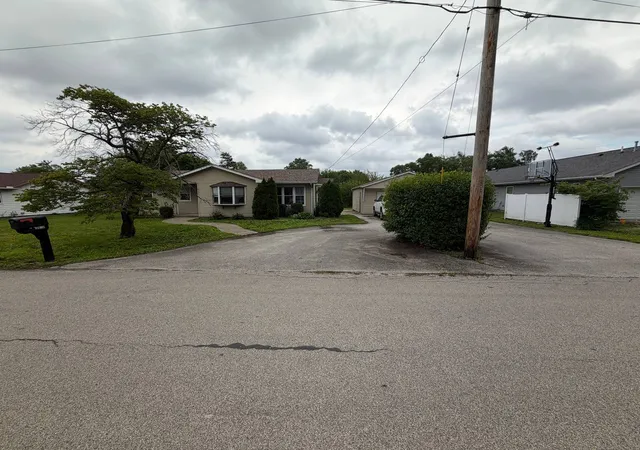Photo 2 of Single family home for sale at 111 Orchard St, Catlin, IL 61817 | MLS# 12674693 | Listing updated on 2026-09-07