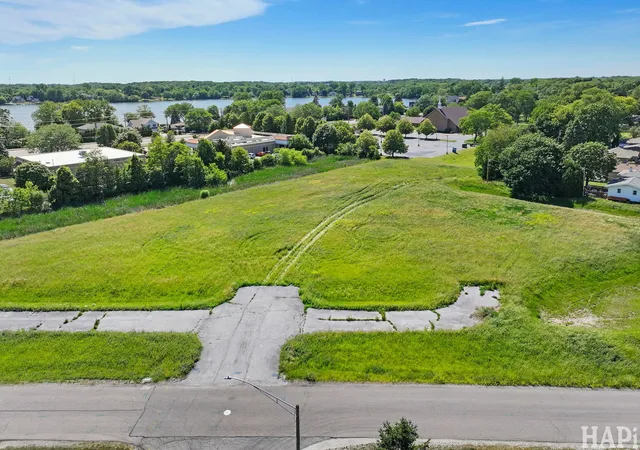 3rd image of 106 Old Elm Rd, Lindenhurst, IL 60046 | MLS# 12674820