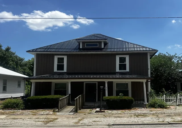 Homes for sale in Mt Vernon, IL | 2121 College Ave, Mt Vernon, IL 62864 | MLS# 12674854