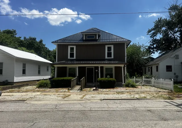 Homes for sale in Mt Vernon, IL | 2121 College Ave, Mt Vernon, IL 62864 | MLS# 12674854