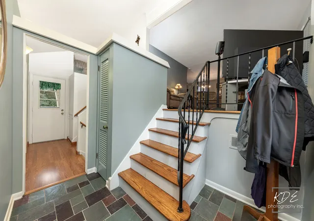 3rd image of 8 E Gartner Rd, Naperville, IL 60540 | MLS# 12674874
