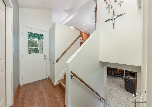 4th image of 8 E Gartner Rd, Naperville, IL 60540 | MLS# 12674874