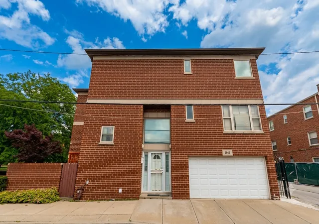 Townhouse for sale at 2805 S Stewart Ave, Chicago, IL 60616 | MLS# 12674875