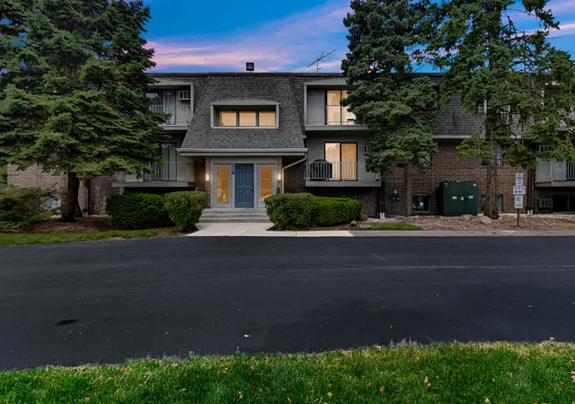 3rd image of 228 E Bailey Rd, Naperville, IL 60565