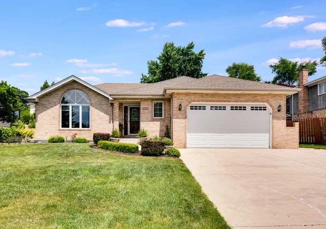 Homes for sale in Palos Hills, IL | 8636 W 98Th Pl, Palos Hills, IL 60465 | MLS# 12674892