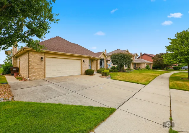 2nd image of 19600 Edgebrook Ln, Tinley Park, IL 60487 | MLS# 12674915