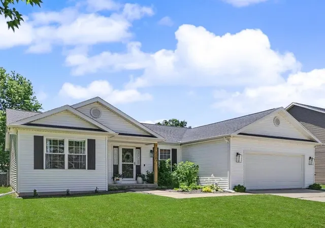 Homes for sale in Urbana, IL | 2207 E Michigan Ave, Urbana, IL 61802 | MLS# 12675025
