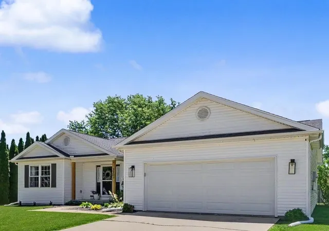 Homes for sale in Urbana, IL | 2207 E Michigan Ave, Urbana, IL 61802 | MLS# 12675025