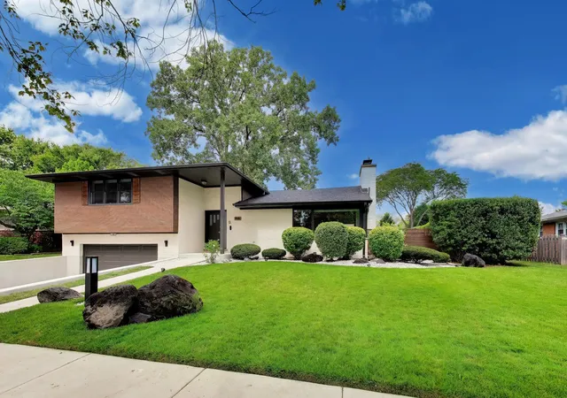 Photo 1 of Sale Pending at 818 East Ave, Park Ridge, IL 60068 | MLS# 12675044 | Listing updated on 2026-09-05