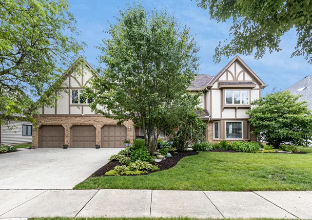 2nd image of 4072 Broadmoor Cir, Naperville, IL 60564 | MLS# 12675070