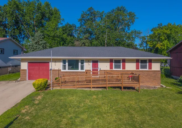 Homes for sale in Normal, IL | 703 Lara Rd, Normal, IL 61761 | MLS# 12675093