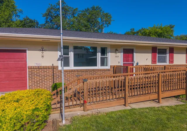Homes for sale in Normal, IL | 703 Lara Rd, Normal, IL 61761 | MLS# 12675093