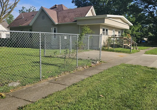 Homes for sale in Mt Vernon, IL | 401 S 20th St, Mt Vernon, IL 62864 | MLS# 12675110