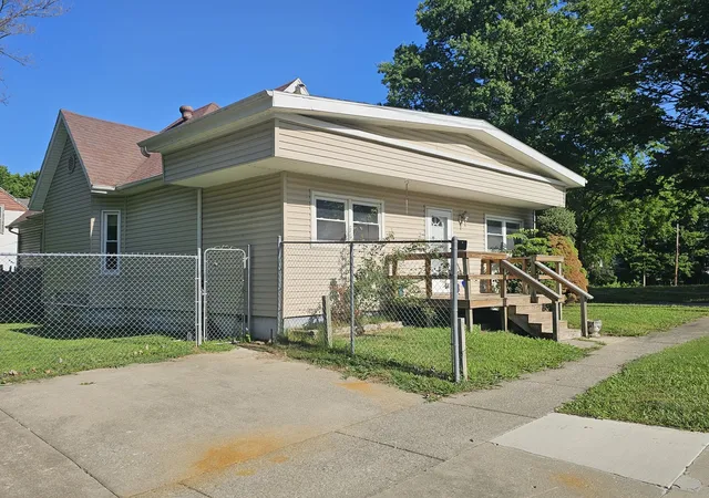 Homes for sale in Mt Vernon, IL | 401 S 20th St, Mt Vernon, IL 62864 | MLS# 12675110