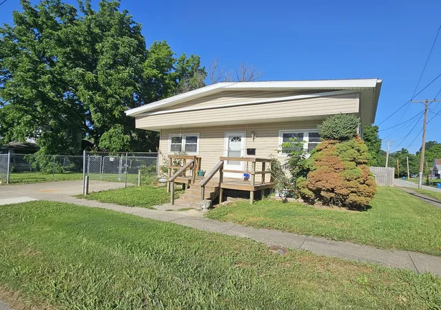 Homes for sale in Mt Vernon, IL | 401 S 20Th St, Mt Vernon, IL 62864 | MLS# 12675110