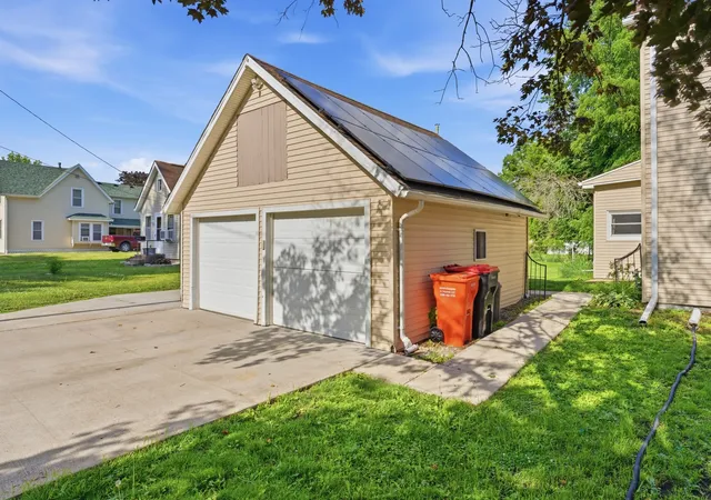 Homes for sale in Aledo, IL | 503 Ne 3rd St, Aledo, IL 61231 | MLS# 12675111