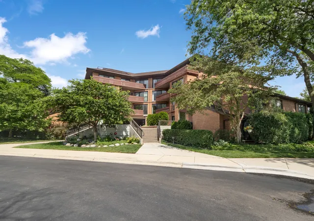 2nd image of 706 Waukegan Rd #C-203, Glenview, IL 60025 | MLS# 12675129