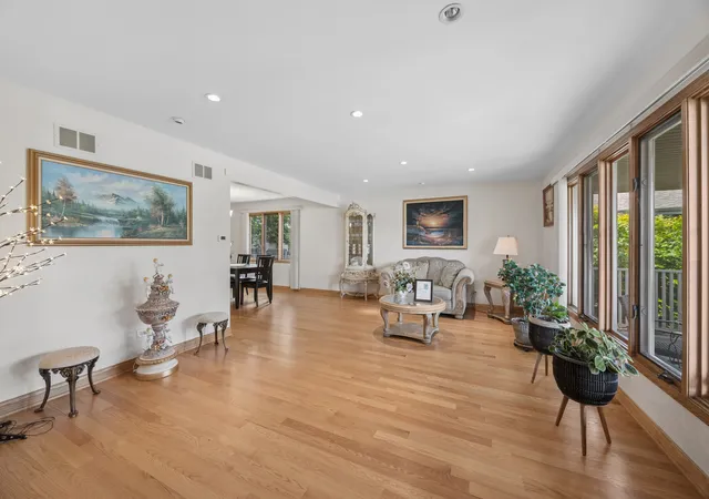 3rd image of 8007 Alexandria Dr, Tinley Park, IL 60477 | MLS# 12675152