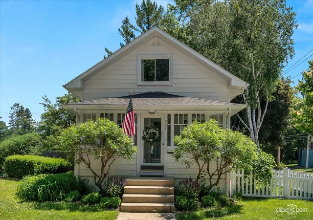 Homes for sale in Geneva, IL | 701 Edison St, Geneva, IL 60134 | MLS# 12675154