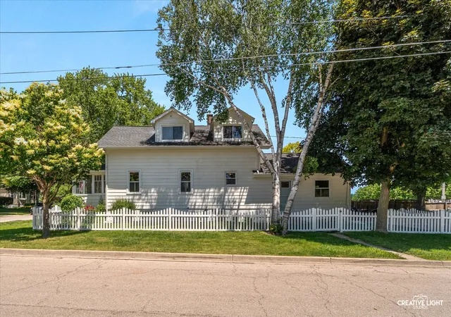 Homes for sale in Geneva, IL | 701 Edison St, Geneva, IL 60134 | MLS# 12675154