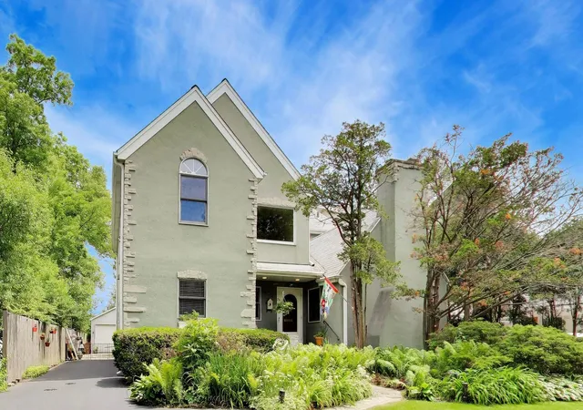 1st image of 124 Lockerbie Ln, Wilmette, IL 60091 | MLS# 12675160