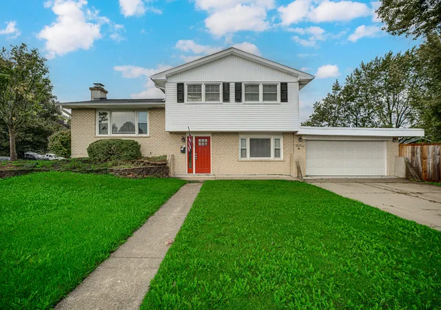 Photo 2 of Single family home for sale at 16230 76th Avenue, Tinley Park, IL 60477 | MLS# 12675166 | Listing updated on 2026-10-06