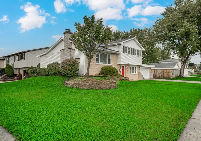 Photo 3 of Single family home for sale at 16230 76th Avenue, Tinley Park, IL 60477 | MLS# 12675166 | Listing updated on 2026-10-06