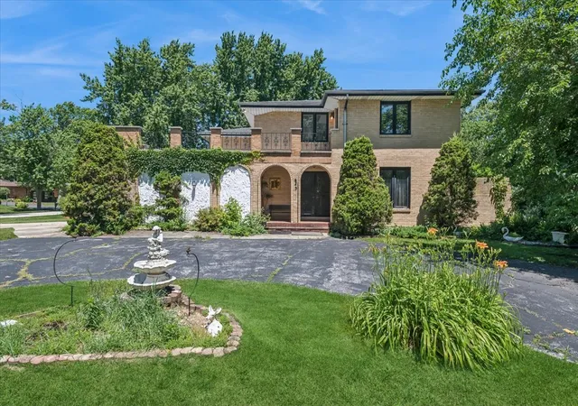 Photo 3 of Single family home for sale at 823 Tenuta Ct, Olympia Fields, IL 60461 | MLS# 12675175 | Listing updated on 2026-10-06
