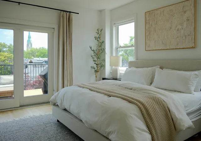 2nd image of 3011 N Ashland Ave, Chicago, IL 60657