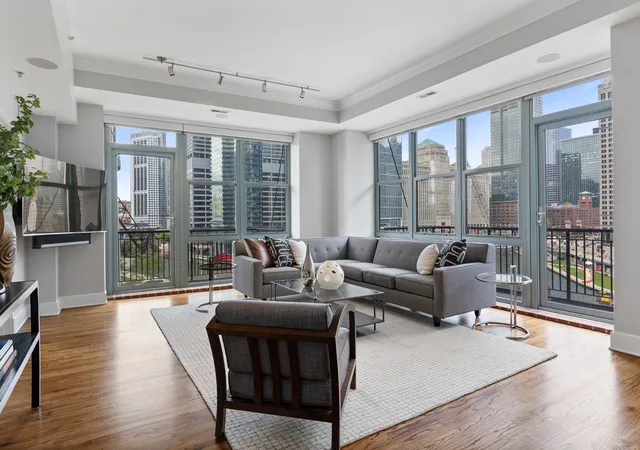 Homes for sale in Chicago, IL | 165 N Canal St #712, Chicago, IL 60606 | MLS# 12675232