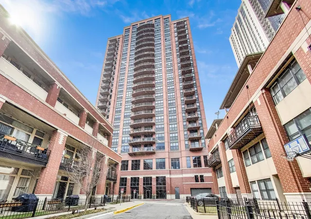 Homes for sale in Chicago, IL | 330 N Jefferson St #907, Chicago, IL 60661 | MLS# 12675242