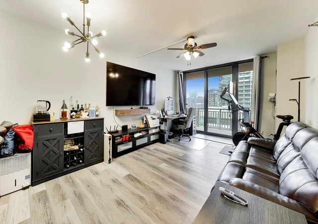Homes for sale in Chicago, IL | 330 N Jefferson St #907, Chicago, IL 60661 | MLS# 12675242