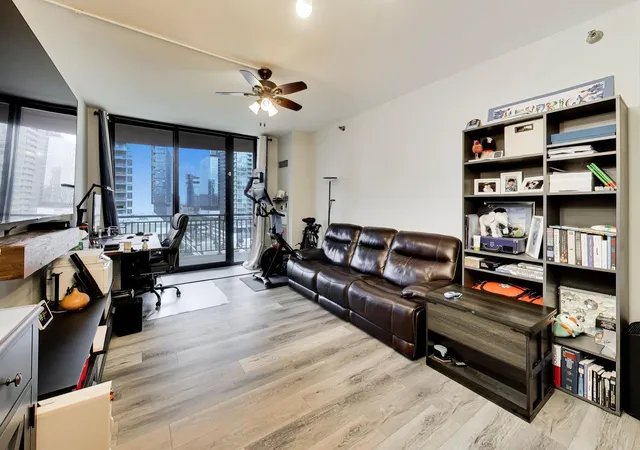 Homes for sale in Chicago, IL | 330 N Jefferson St #907, Chicago, IL 60661 | MLS# 12675242
