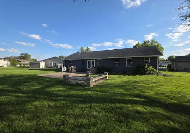 Homes for sale in Dixon, IL | 563 Pine Meadow Dr, Dixon, IL 61021 | MLS# 12675268