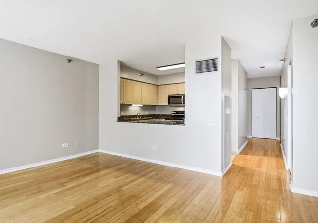 3rd image of 512 N Mcclurg Ct #2402, Chicago, IL 60611 | MLS# 12675272