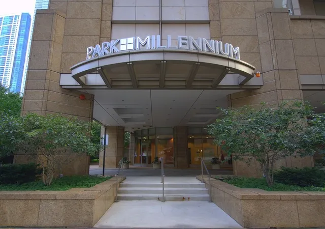2nd image of 222 N Columbus Dr #3208, Chicago, IL 60601 | MLS# 12675277