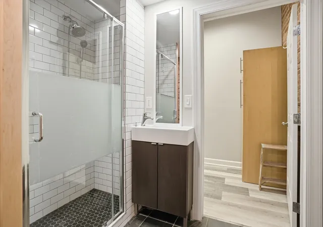 4th image of 824 W Superior St, Chicago, IL 60642