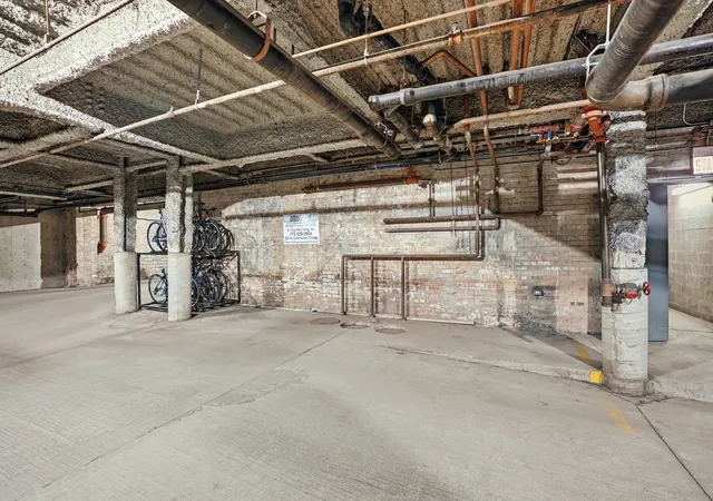 3rd image of 824 W Superior St, Chicago, IL 60642