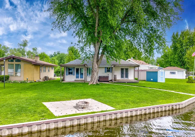 1st image of 524 Park Ave, Fox Lake, IL 60020 | MLS# 12675298