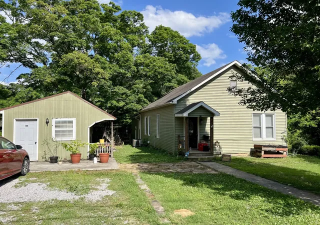Homes for sale in Cobden, IL | 408 S Jefferson St, Cobden, IL 62920 | MLS# 12675304
