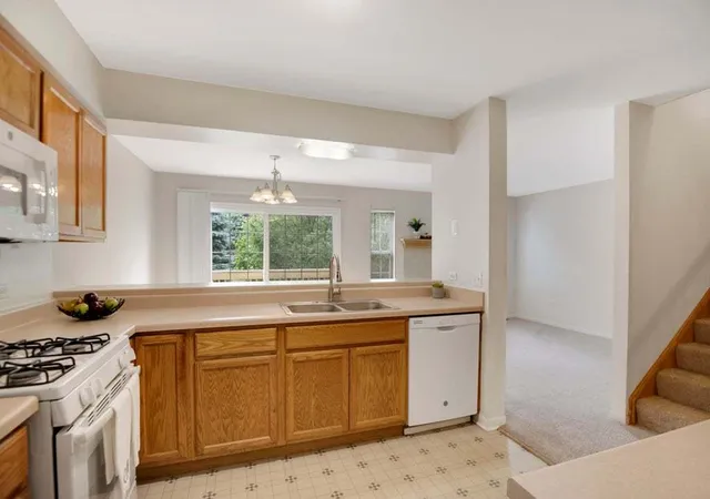 4th image of 2642 Granite Ct #2642, Crystal Lake, IL 60012 | MLS# 12675339