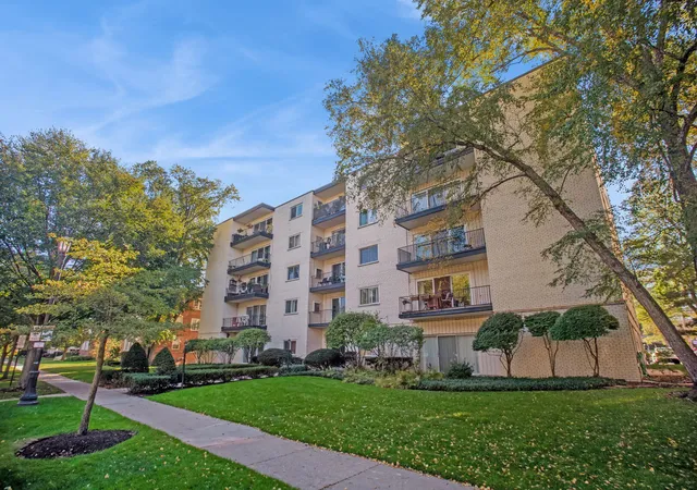 1st image of 820 Oakton St #2A, Evanston, IL 60202 | MLS# 12675374