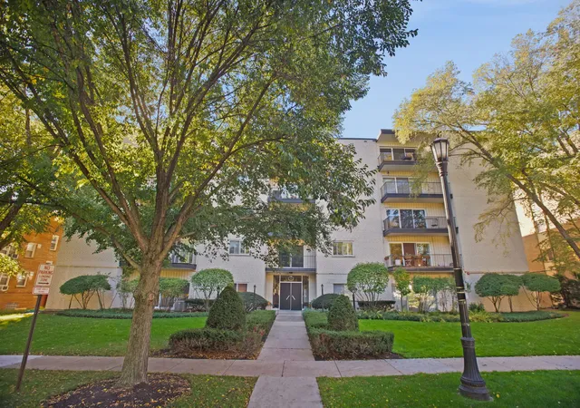 2nd image of 820 Oakton St #2A, Evanston, IL 60202 | MLS# 12675374