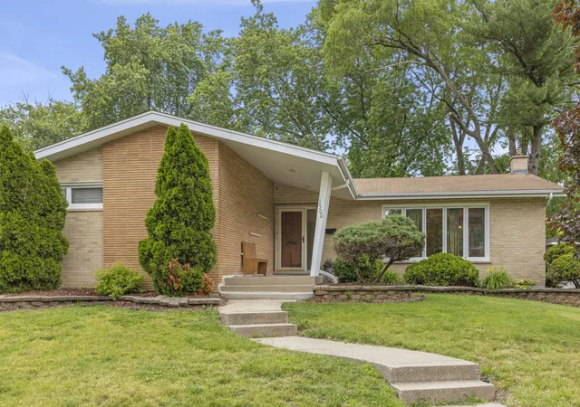 Photo 1 of Single family home for sale at 1500 Carson Dr, Homewood, IL 60430 | MLS# 12675382 | Listing updated on 2026-09-24