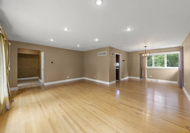 Photo 4 of Single family home for sale at 1500 Carson Dr, Homewood, IL 60430 | MLS# 12675382 | Listing updated on 2026-09-24