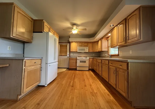 4th image of 1014 Walnut St, Ottawa, IL 61350 | MLS# 12675394