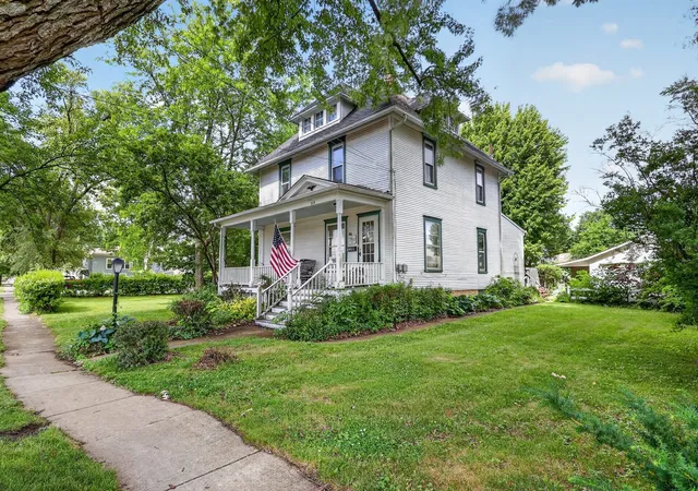 Homes for sale in Belvidere, IL | 215 W Harrison St, Belvidere, IL 61008 | MLS# 12675399