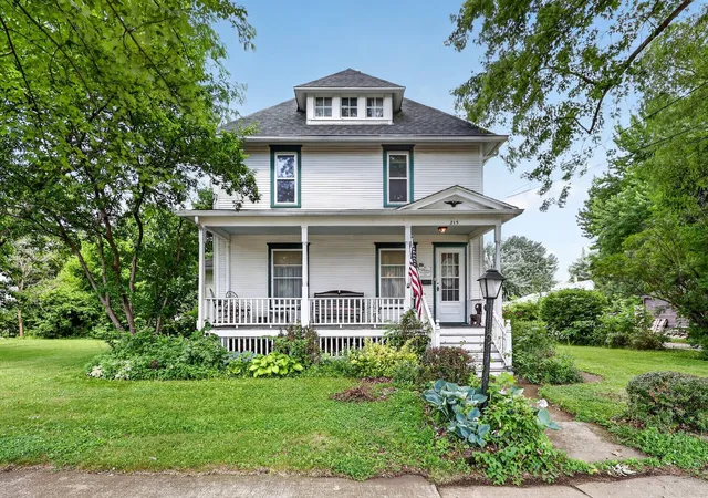 Homes for sale in Belvidere, IL | 215 W Harrison St, Belvidere, IL 61008 | MLS# 12675399